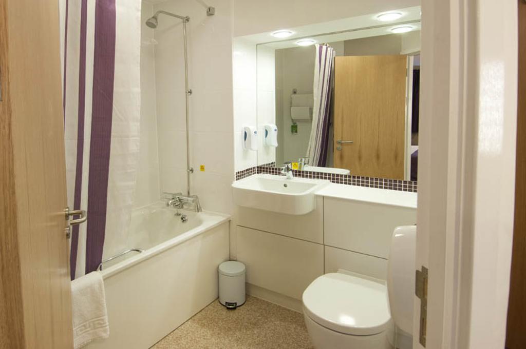 Premier Inn Sittingbourne Kent Номер фото