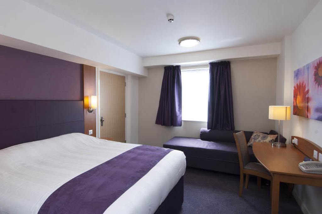 Premier Inn Sittingbourne Kent Номер фото